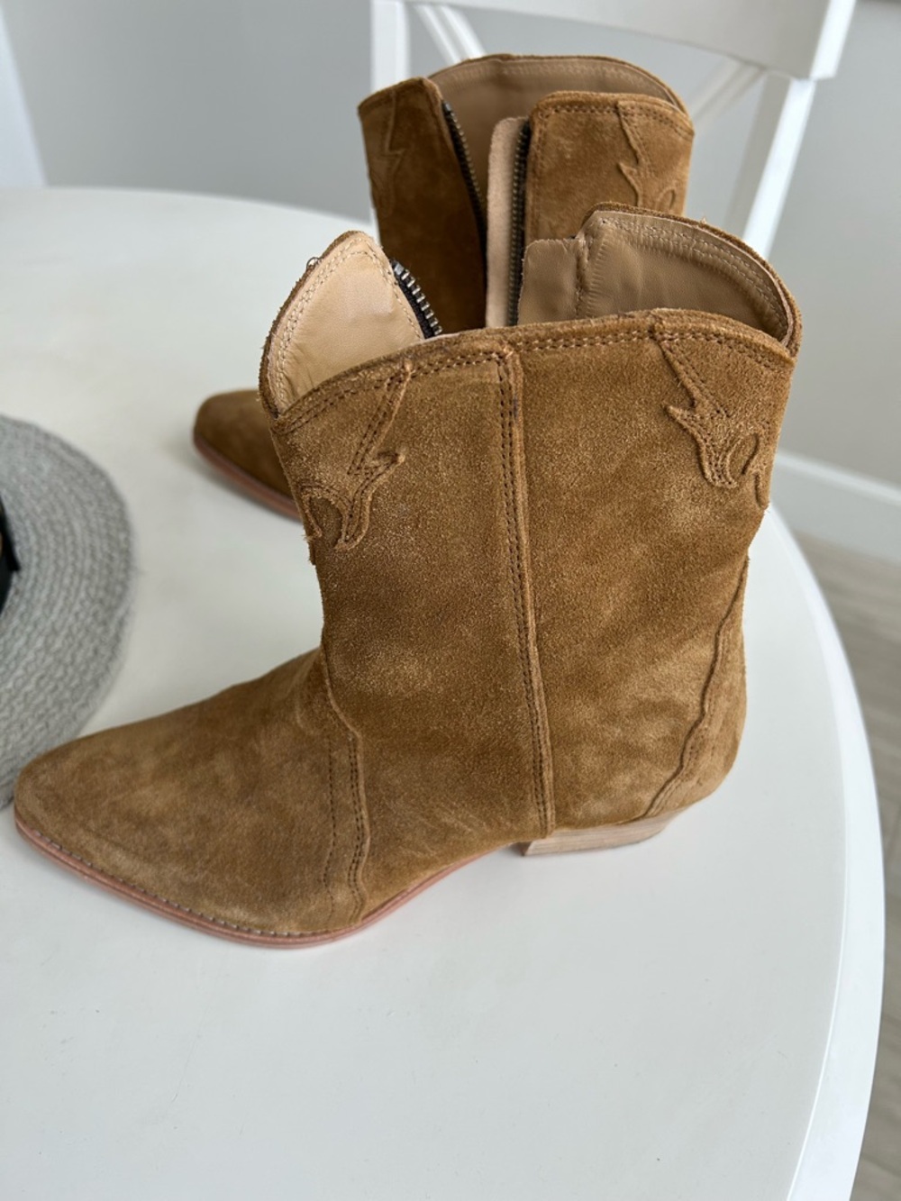 Free People Suede Western Ankle Boots - Tan Like New, in EXCELLENT CONDITION!